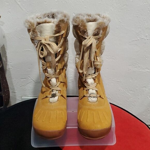 Timberland Mount Holly Duck Boots - Suede Lace Up Puffer Boots in Tan Size 8 - Picture 2 of 16